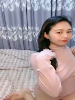 到老婆闺密家找她老婆没找到却被她的闺密给骑上